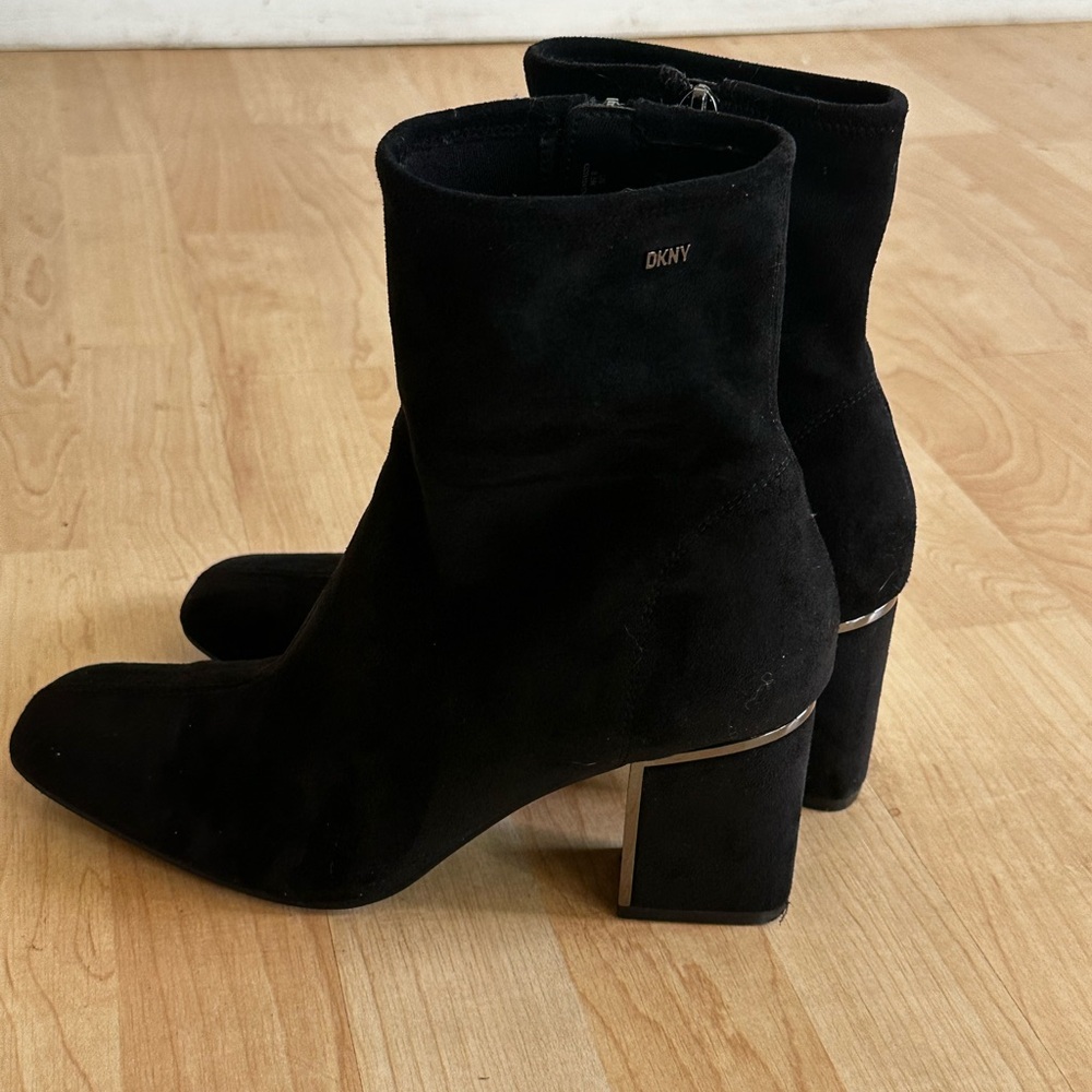 DKNYWomen's Cavale Stretch Booties size 8.5